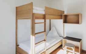 Die Kinderzimmer sind z.T. mit Etagenbett ausgestattet - Deluxe-Zimmer. - Foto: Angela Lamprecht